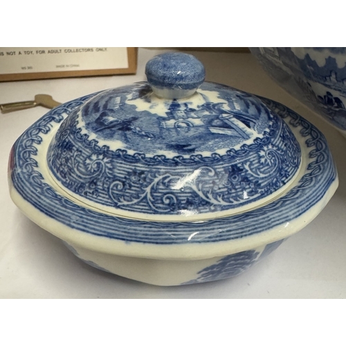 1515 - A blue & white jug & bowl etc.