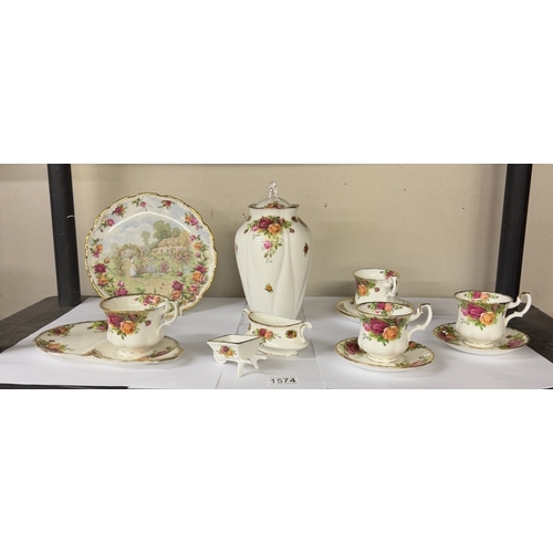 1574 - A quantity of Royal Albert Old Country Rose items