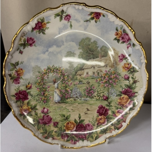 1574 - A quantity of Royal Albert Old Country Rose items