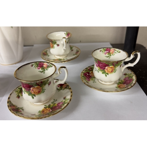 1574 - A quantity of Royal Albert Old Country Rose items