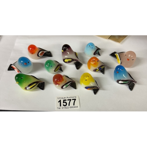 1577 - A collection of 11 glass bird miniatures