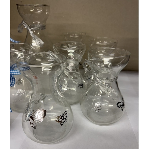 1582 - A quantity of glass posy holders (ideal for a cafe)