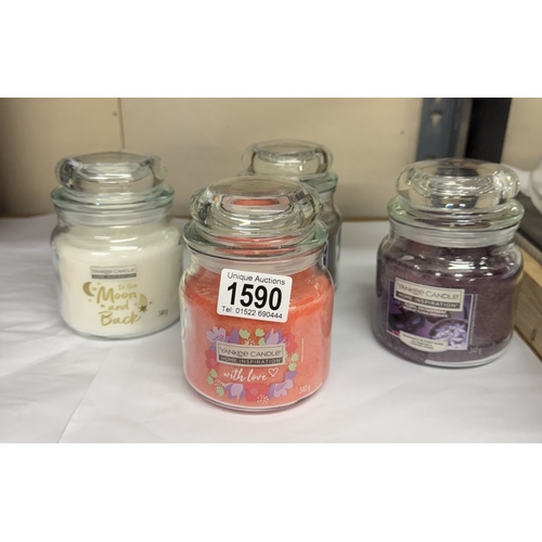 1590 - 4 new Yankee candles