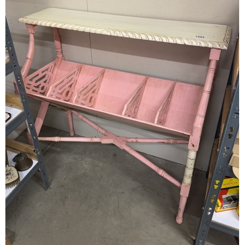 1594 - A pink shabby chic bookstand