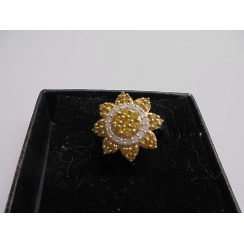 1010 - A 9ct yellow gold floral ring, size N, 4.06 grams.