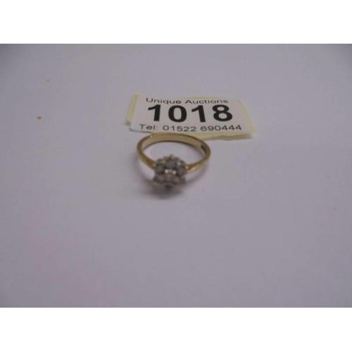 1018 - A gold ring set diamond cluster, size O, 2.39 grams.