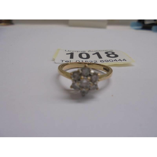 1018 - A gold ring set diamond cluster, size O, 2.39 grams.