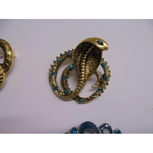 1027 - Eight good quality fashion brooches including peacock, snakes, dog etc.,