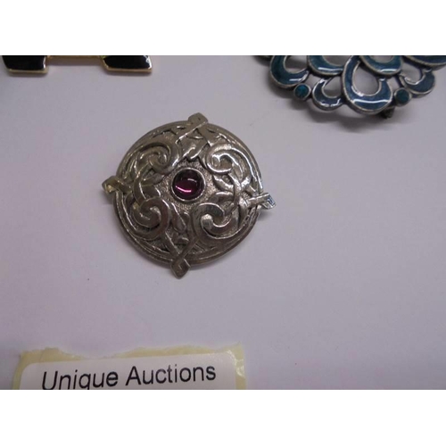 1027 - Eight good quality fashion brooches including peacock, snakes, dog etc.,