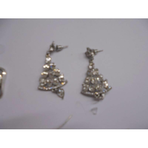 1029 - Nine pairs of good quality fashion earrings.