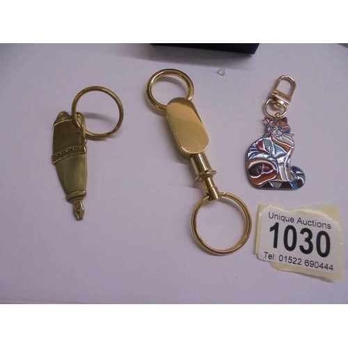 1030 - A boxed Macintosh style key ring with matching cuff links and six other key rings.