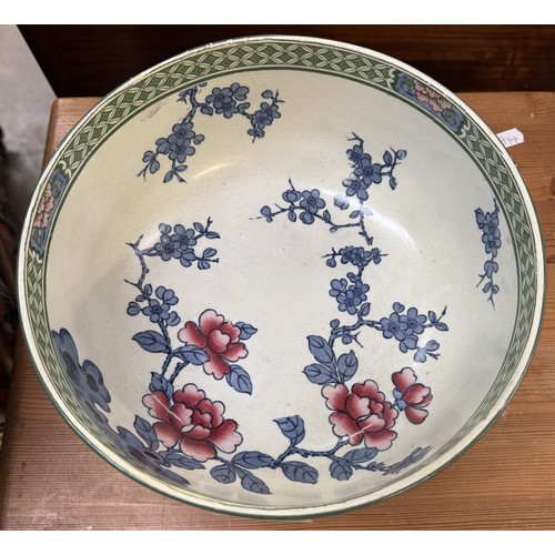 1930 - A Chinese bowl featuring peonies