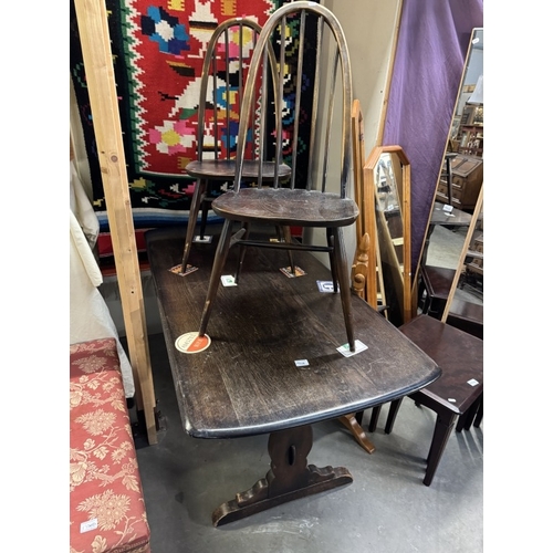 1950E - An Ercol table with 2 chairs