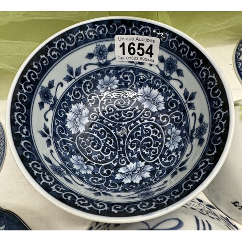 1654 - A selection of Chinese ceramic bowls