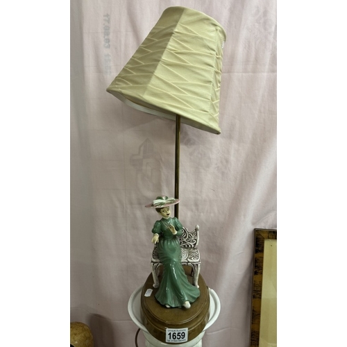 1659 - A vintage ceramic table lamp of a seated lady