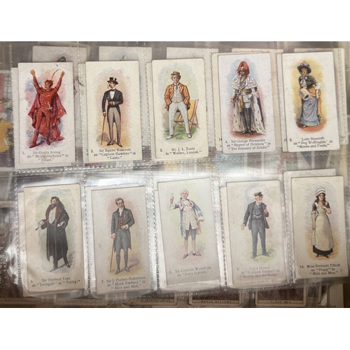 1660 - A quantity of albums of early & vintage cigarette cards