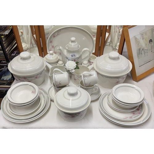 1675 - A Royal Doulton Fresh Flowers Mayfair dinner & tea set (4 settings) & Tureens etc