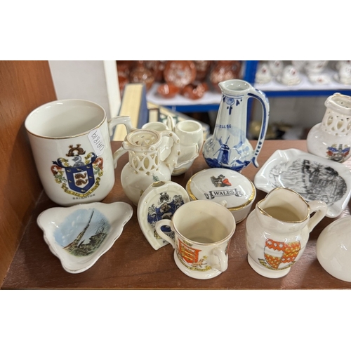 1695 - A selection of crested china