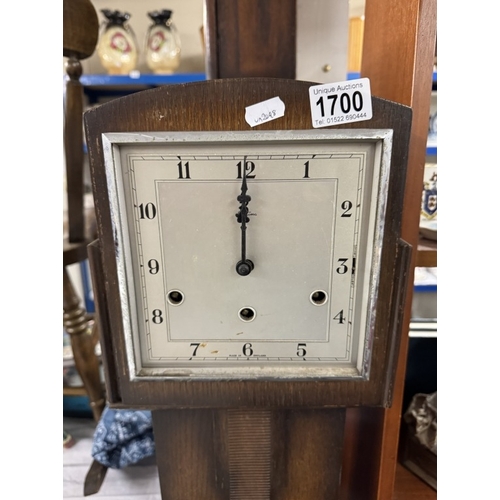 1700 - A Granddaughter clock (missing glass)