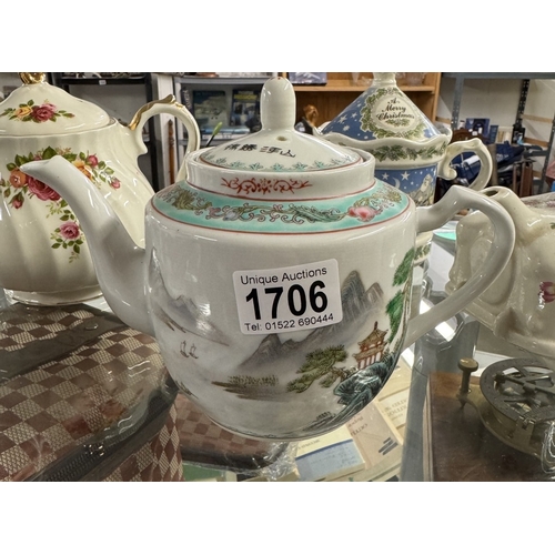 1706 - 5 collectors teapots