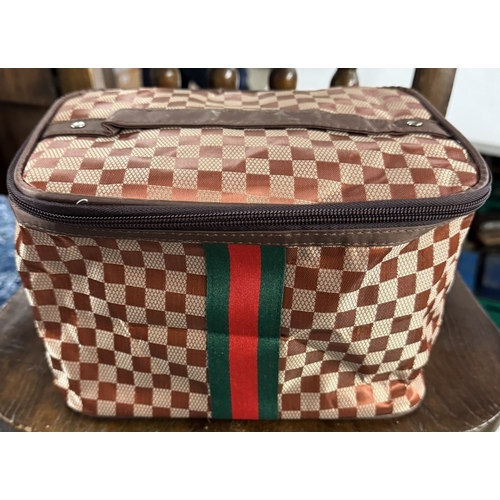 1707 - 2 new cosmetic/toiletry bags