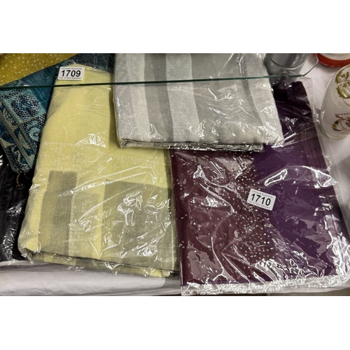 1710 - A quantity of scarves, various colours & sizes