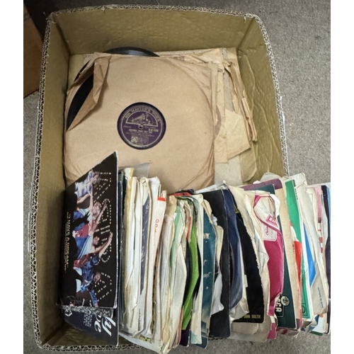 1722 - A large box of mixed vinyl records including 45rpm's of various genres