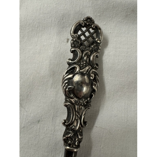 1730 - 3 Silver handled button hooks