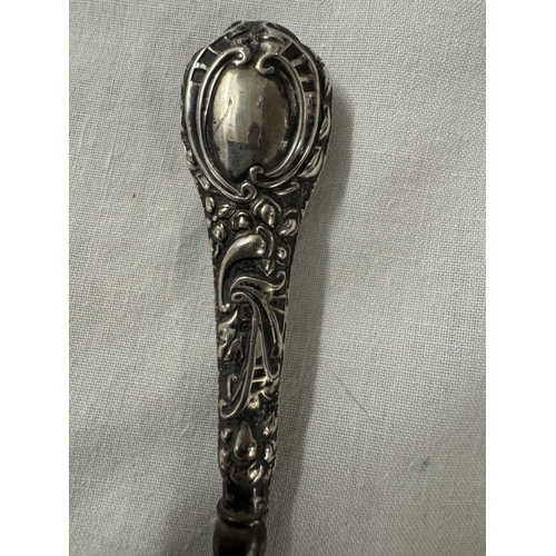 1730 - 3 Silver handled button hooks