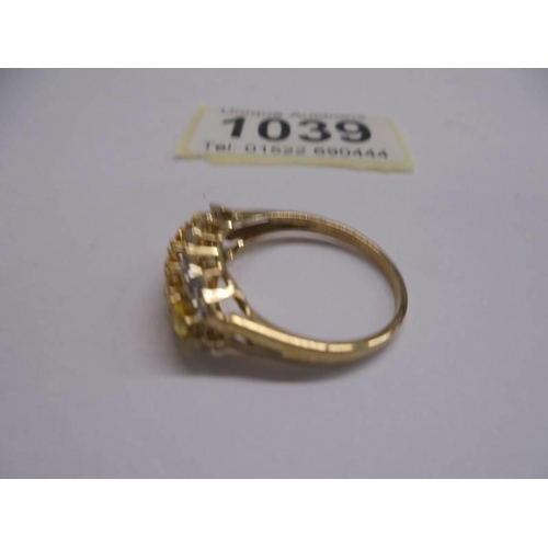 1039 - An un-marked yellow metal ring.