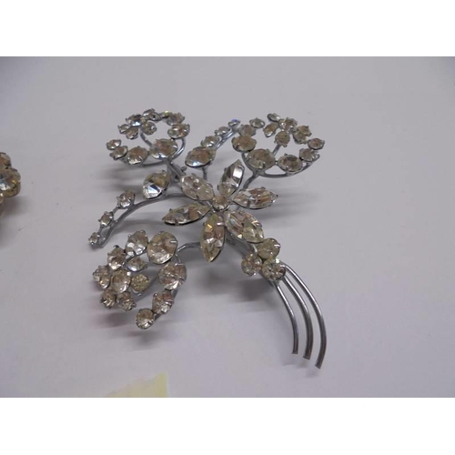 1058 - Two floral spray fashion brooches.