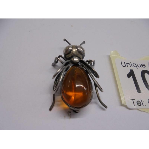 1062 - A silver and amber 'BEE' brooch.