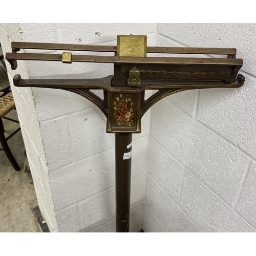 1740D - A set of vintage Avery weighing scales