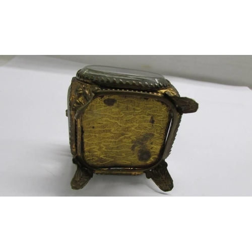 1119 - A small glazed ring casket.