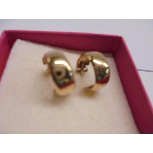 1139 - A pair of 9ct gold hoop earrings, 1.48 grams.