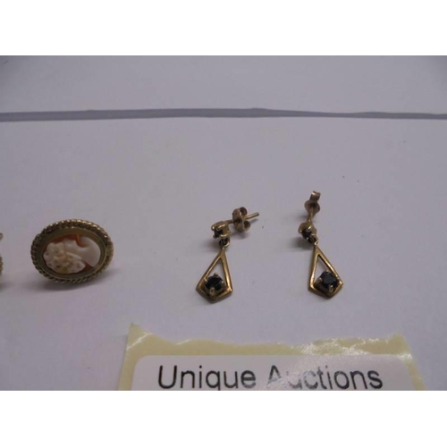 1151 - A pair of 9ct gold cameo earrings (missing backs) and a pair of 9ct gold pendant earrings.