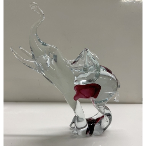 1256 - 4 Heavy glass elephants