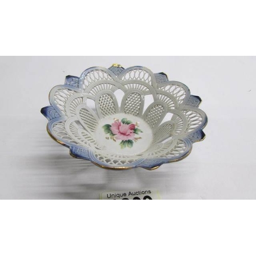 1209 - A fine porcelain fretwork bonbon dish.