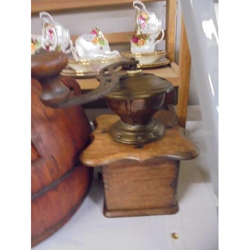 1309 - An oriental wooden lidded pot and a coffee grinder.