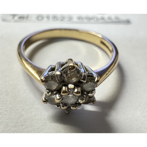 1018 - A gold ring set diamond cluster, size O, 2.39 grams.