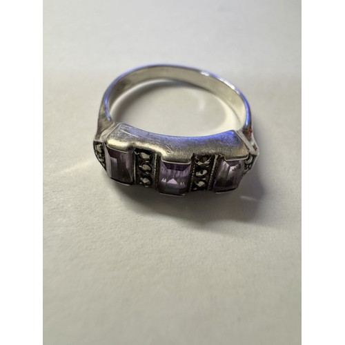 1086 - A vintage amethyst and marcasite silver (925) ring.