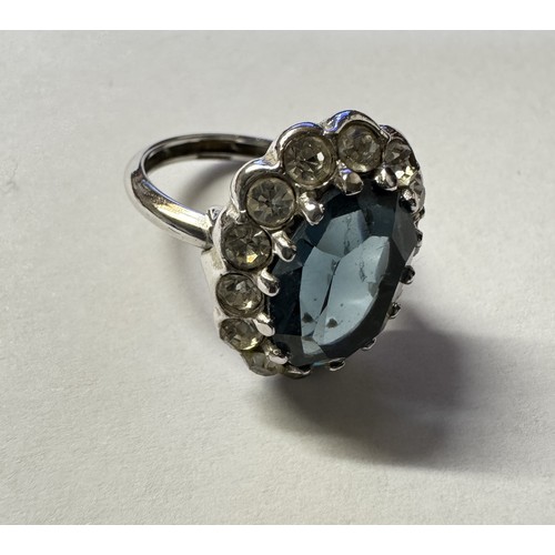 1087 - A natural sapphire and cubic zirconia silver (925) ring.