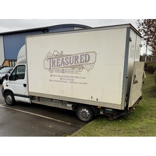 1200A - A 2010 Renault Master 2.5D Luton van 13 ft back with barn doors & electric tail lift. MOT expired 3/... 