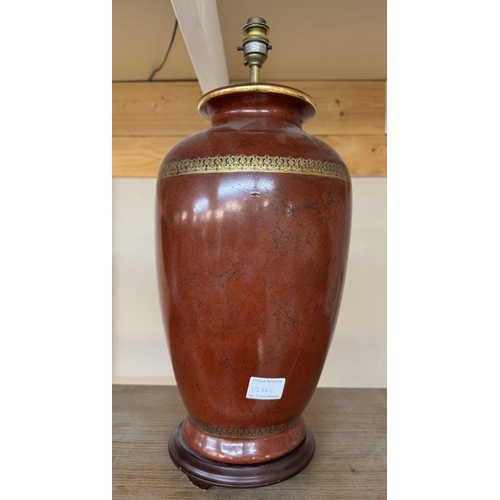 1280C - A pottery table lamp