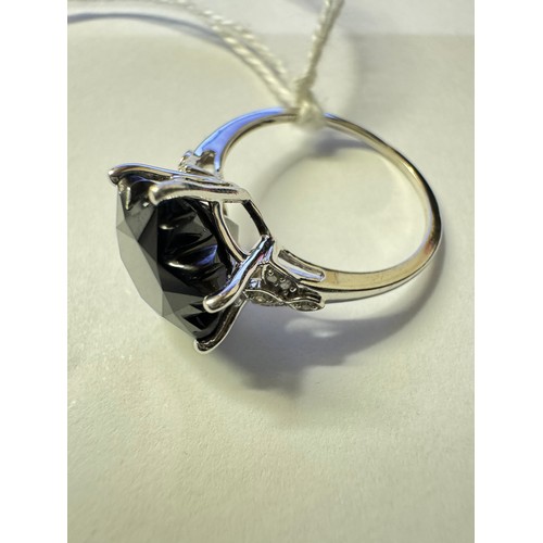 1001 - A 9ct white gold ring set large black stone, size M, 2.99 grams.