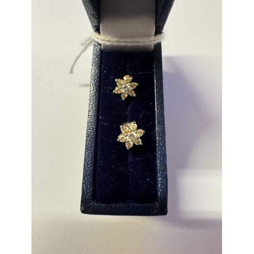 1002 - A pair of petal pattern gold diamond earrings.