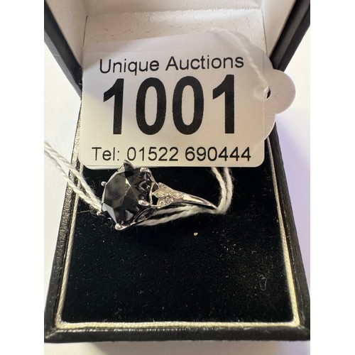 1001 - A 9ct white gold ring set large black stone, size M, 2.99 grams.