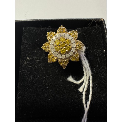 1010 - A 9ct yellow gold floral ring, size N, 4.06 grams.