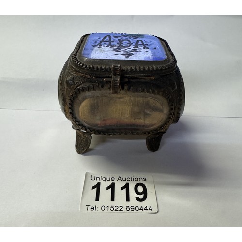 1119 - A small glazed ring casket.