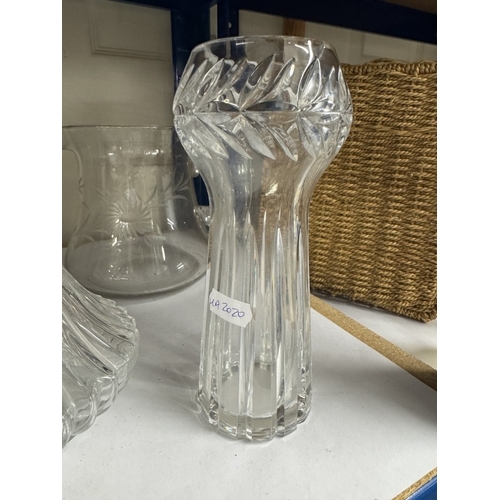 1039 - A nice lot of glassware including a decanter